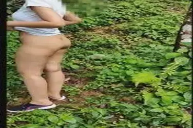 Gadis Cantik Pasrah Goyang Kasur Hujan Gerimis