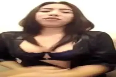 Mahasiswi Cantik Pasrah Goyang Kasur Live