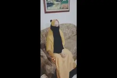 Ukhti Jilbab Kuning Ceria Menggoda Bikin Penasaran Hot